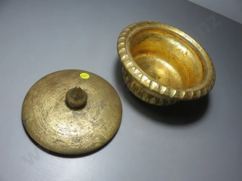 Mid-century Italian lidded vessel Image 1++