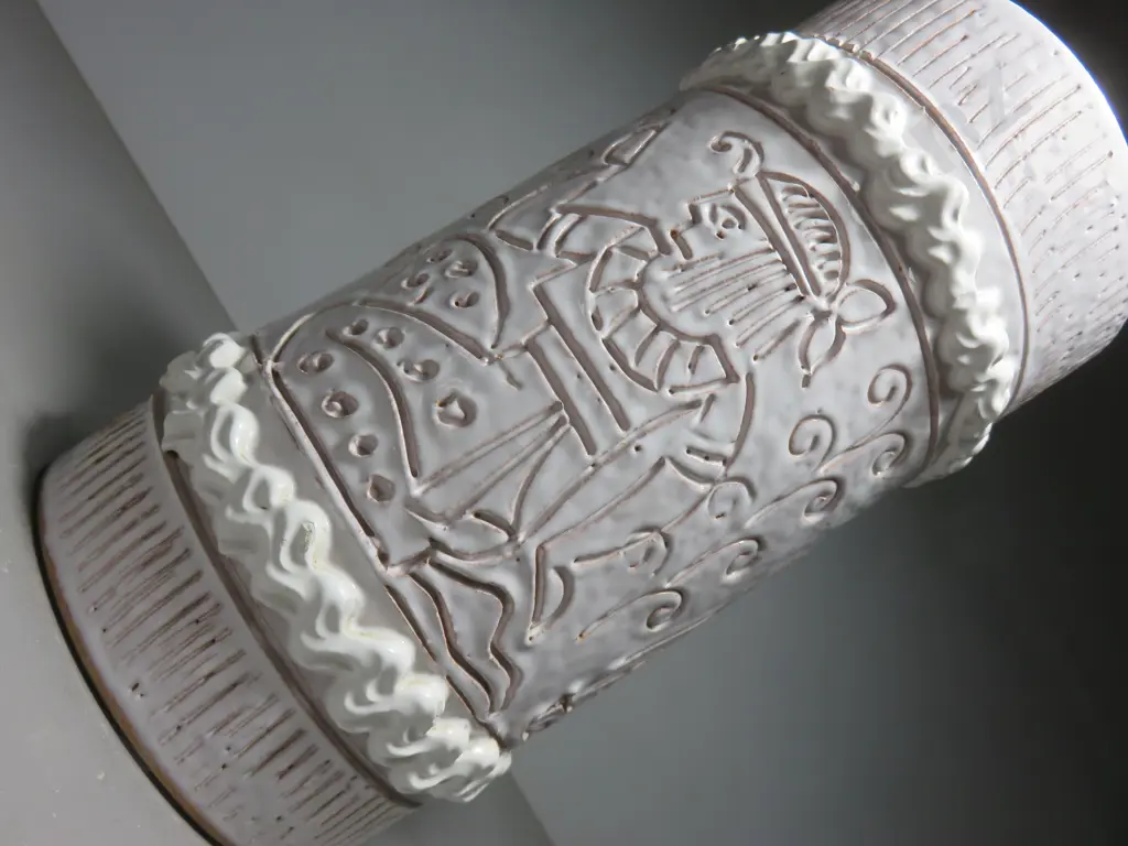 Carved cylindrical Italian Fratelli Fanciullacci pottery vase Image 1++