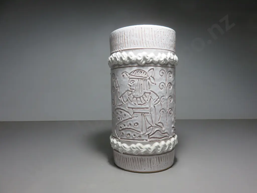 Carved cylindrical Italian Fratelli Fanciullacci pottery vase Image 1++