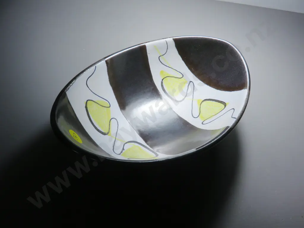 Mid-century Oval pottery vessel Image 1++