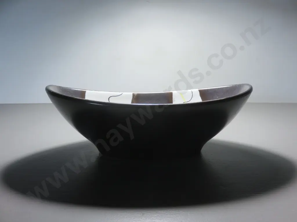Mid-century Oval pottery vessel Image 1++