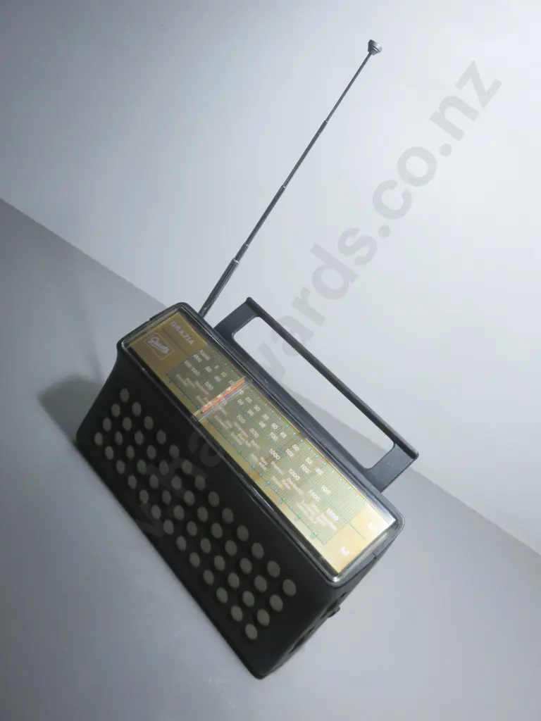 Vintage German transistor radio Image 1++