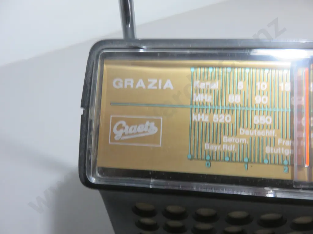 Vintage German transistor radio Image 1++