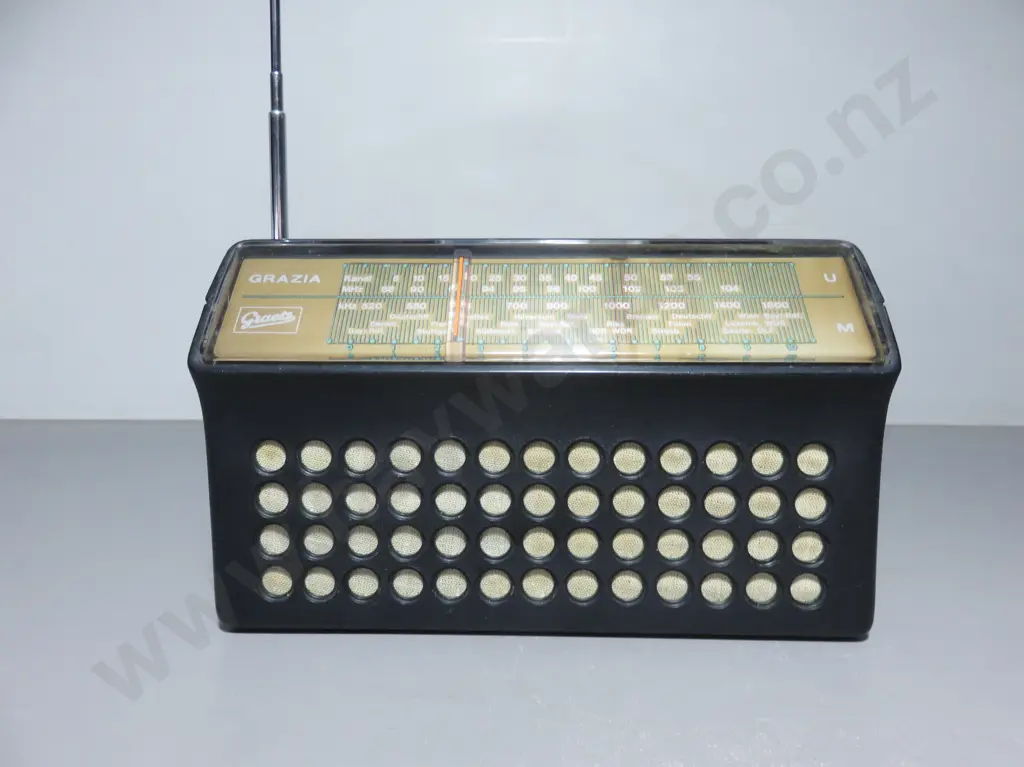 Vintage German transistor radio Image 1++