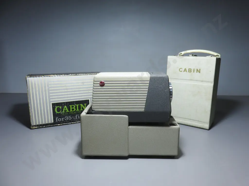 Vintage “cabin” slide projector Image 1++