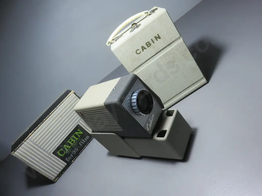 Vintage “cabin” slide projector Image 1++