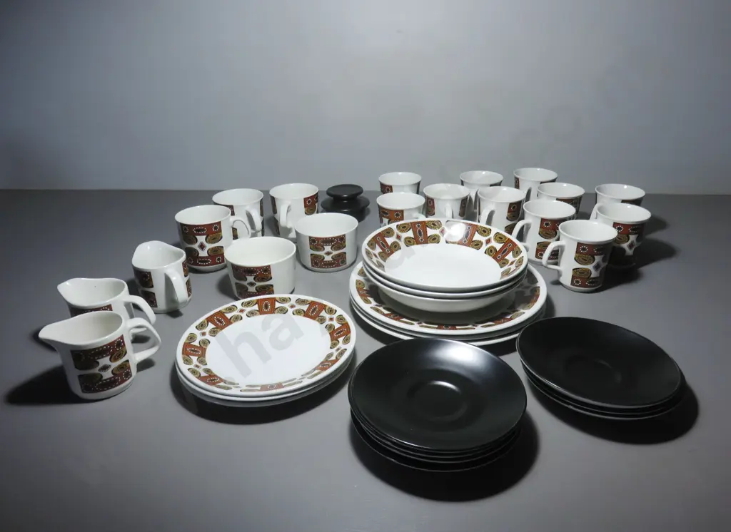 Large collection of Vintage J & G Meakin pottery featuring the “Maori” pattern Image 1++
