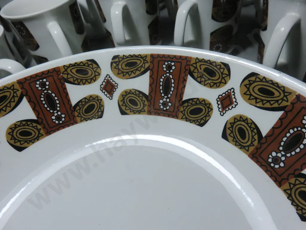 Large collection of Vintage J & G Meakin pottery featuring the “Maori” pattern Image 1++