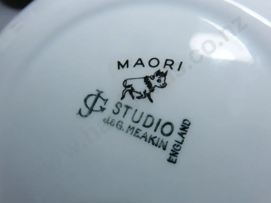 Large collection of Vintage J & G Meakin pottery featuring the “Maori” pattern Image 1++