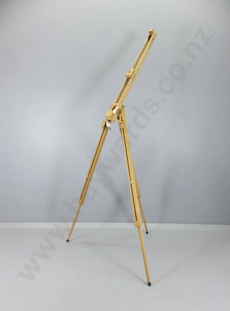 Artists folding Easel Image 1++
