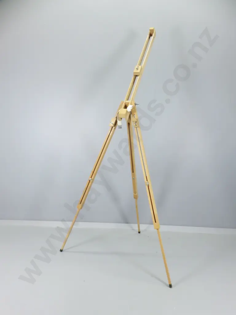 Artists folding Easel Image 1++