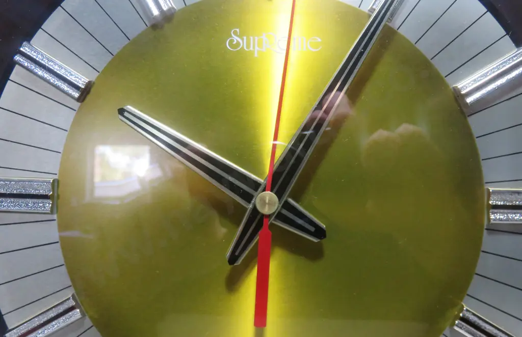 Vintage Supreme Quartz wall clock Image 1++