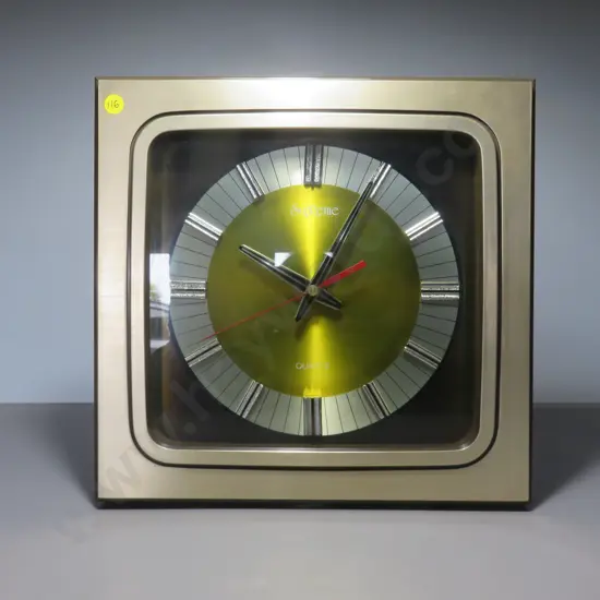 Vintage Supreme Quartz wall clock