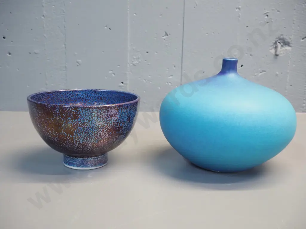 2 pieces Danny Moorwood studio pottery - matte teal and blue vase H180 D220 and high-glaze bowl D-170 Image 1++