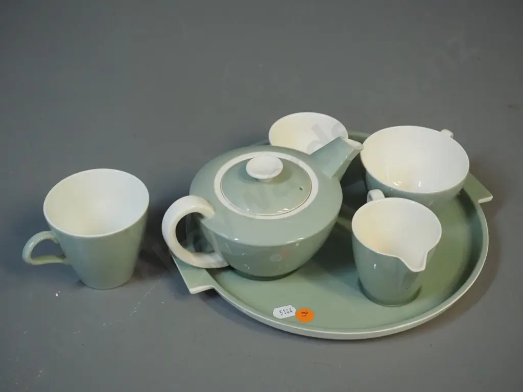 Poole breakfast set with tray, plus one extra cup Image 1++