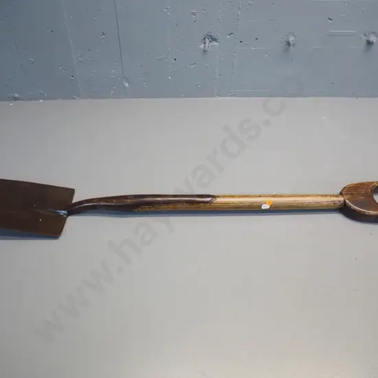 vintage garden spade - split in handle L-980