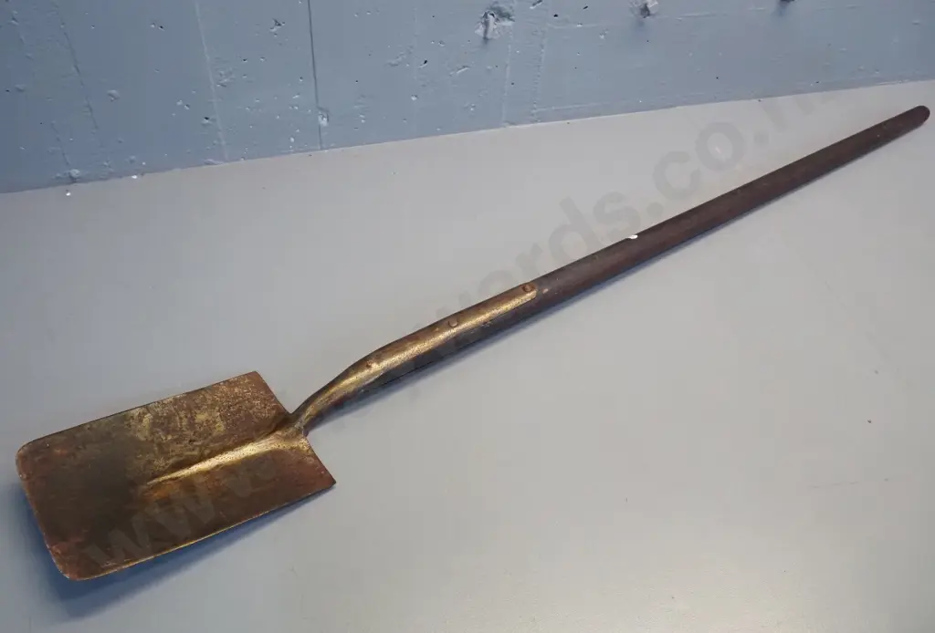 vintage long-handled garden spade L-1470 Image 1++