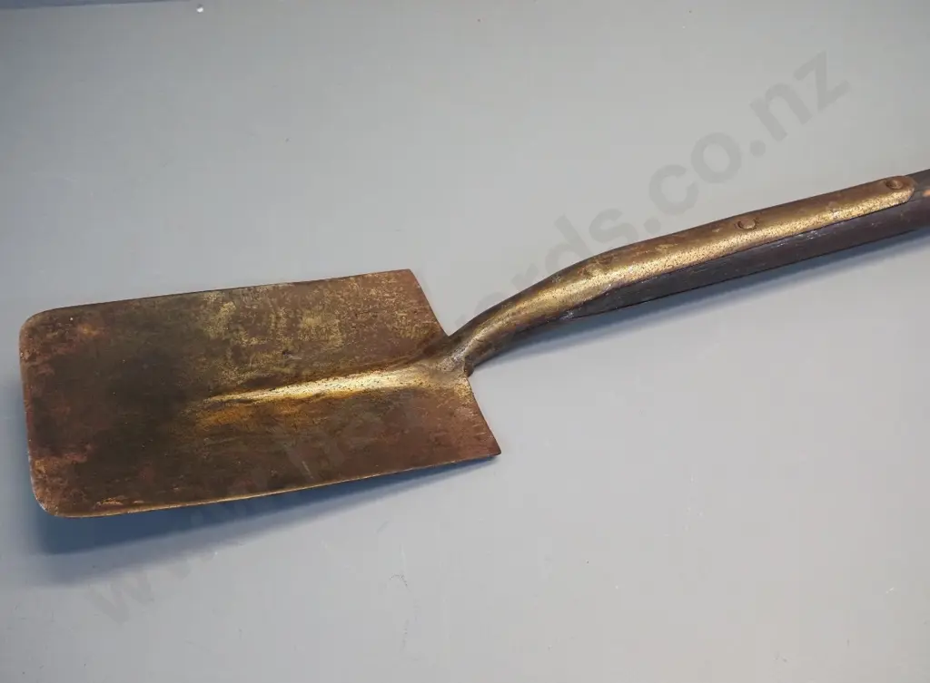 vintage long-handled garden spade L-1470 Image 1++
