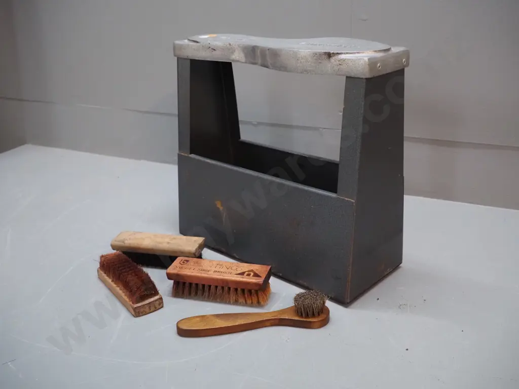 vintage cast metal Comac "Shoeboy" shoe shine step / box with 4 wooden brushes H290 L305 W125 Image 1++