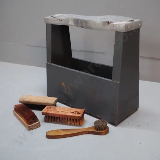 vintage cast metal Comac "Shoeboy" shoe shine step / box with 4 wooden brushes H290 L305 W125