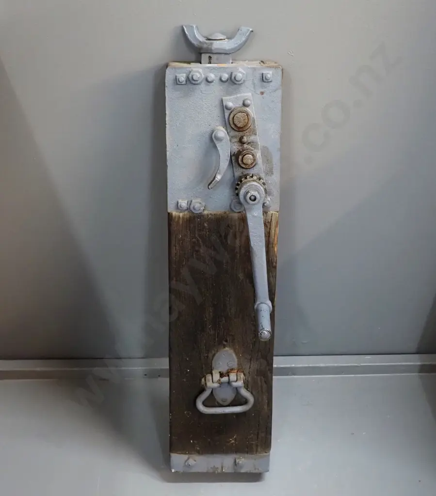 vintage kauri and iron jack with hand-crank mechanism H-800 W-200 Image 1++