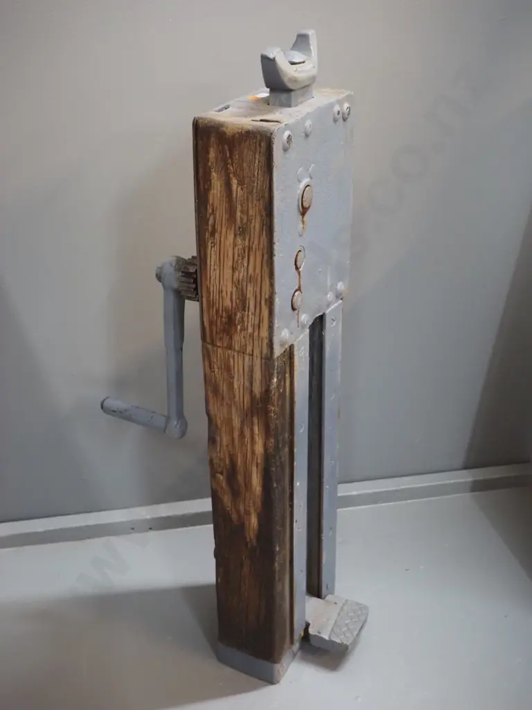 vintage kauri and iron jack with hand-crank mechanism H-800 W-200 Image 1++