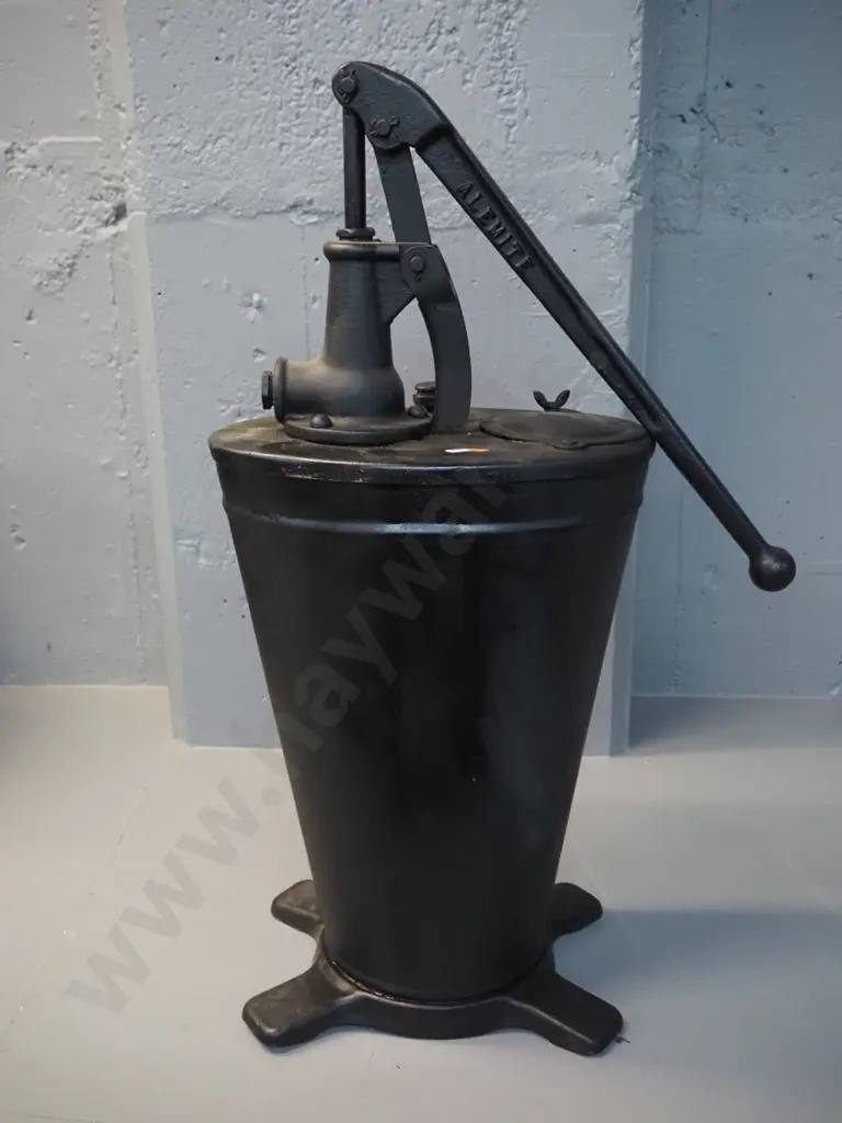 vintage 'Alemite' fire extinguisher H680 Image 1++