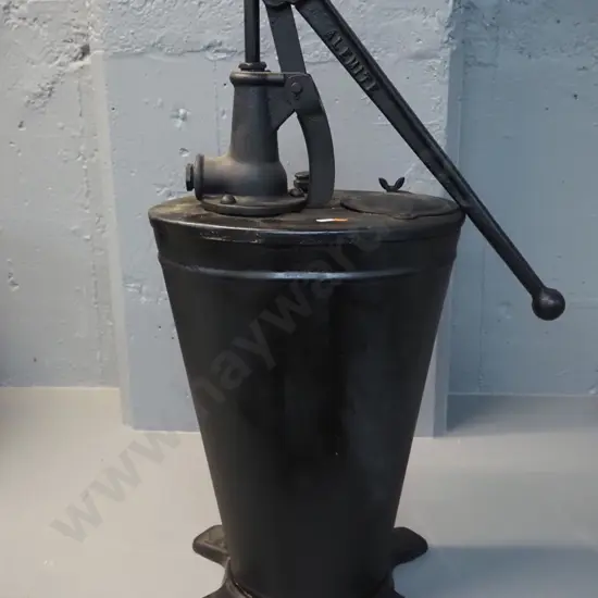 vintage 'Alemite' fire extinguisher H680