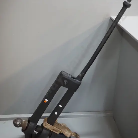 vintage blacksmith's vice L-1040
