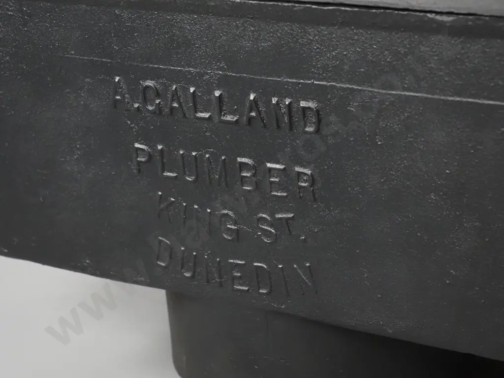 reconditioned vintage cast iron toilet cistern with porcelain pull and chain Image 1++