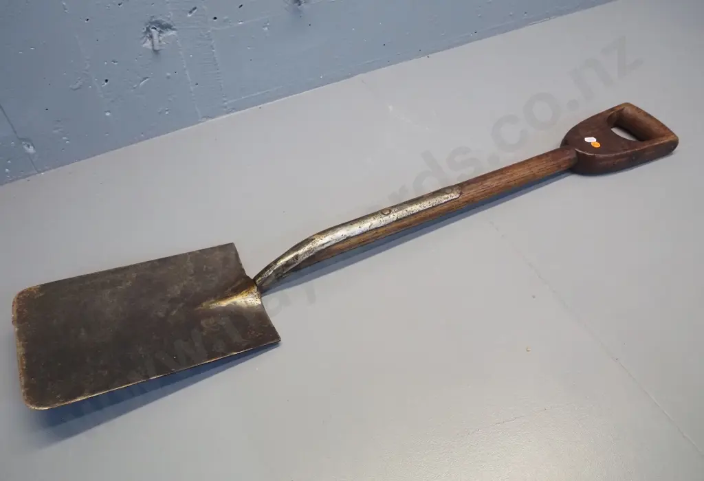 vintage garden spade L-1010 Image 1++