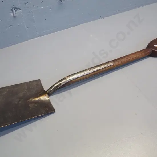 vintage garden spade L-1010