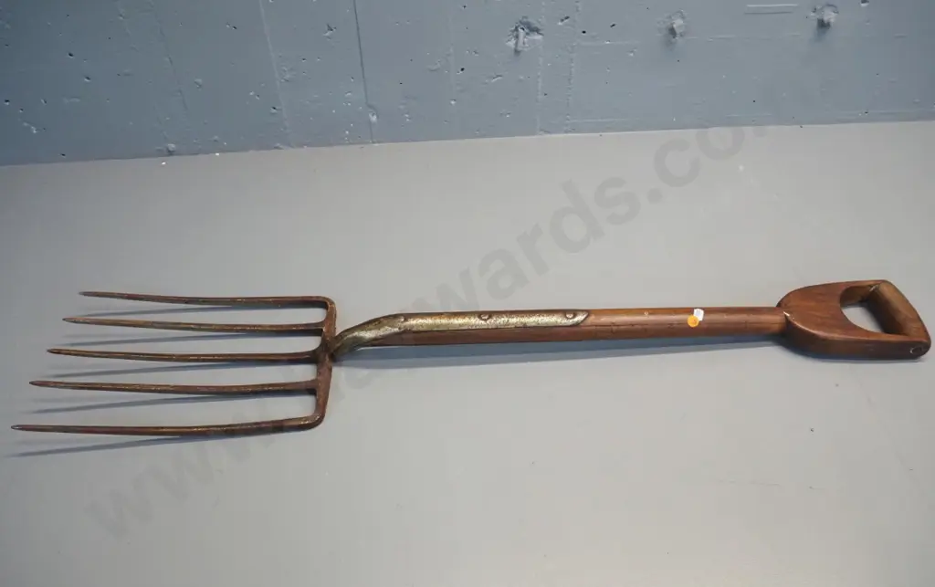 vintage 5-tine garden fork L-1100 Image 1++