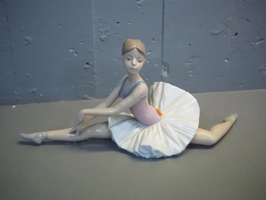 Nao ballerina figure H-170 L-420 Image 1++