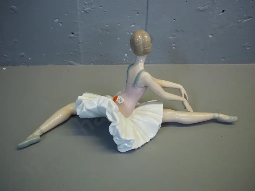 Nao ballerina figure H-170 L-420 Image 1++
