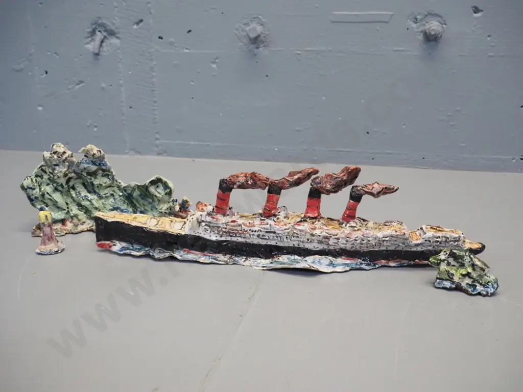 Robert Rapson ceramic ship model - RMS Aquitania and 3 associated scenery pieces - ship H-90 L-370 Image 1++