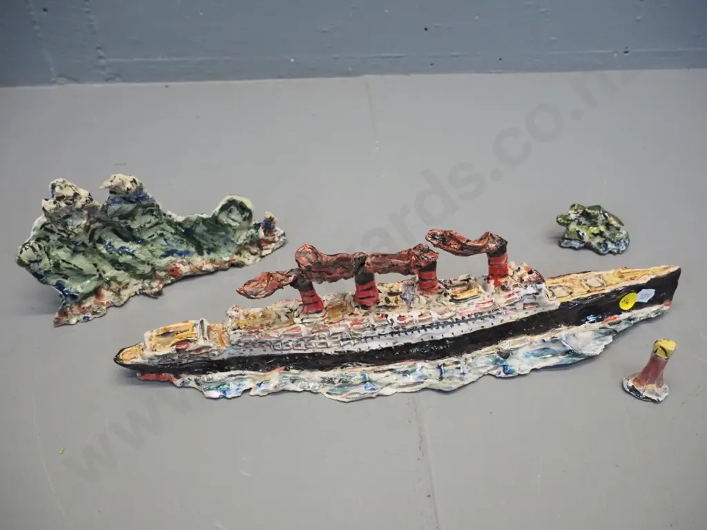 Robert Rapson ceramic ship model - RMS Aquitania and 3 associated scenery pieces - ship H-90 L-370 Image 1++