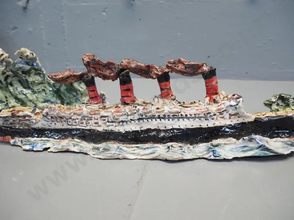 Robert Rapson ceramic ship model - RMS Aquitania and 3 associated scenery pieces - ship H-90 L-370 Image 1++