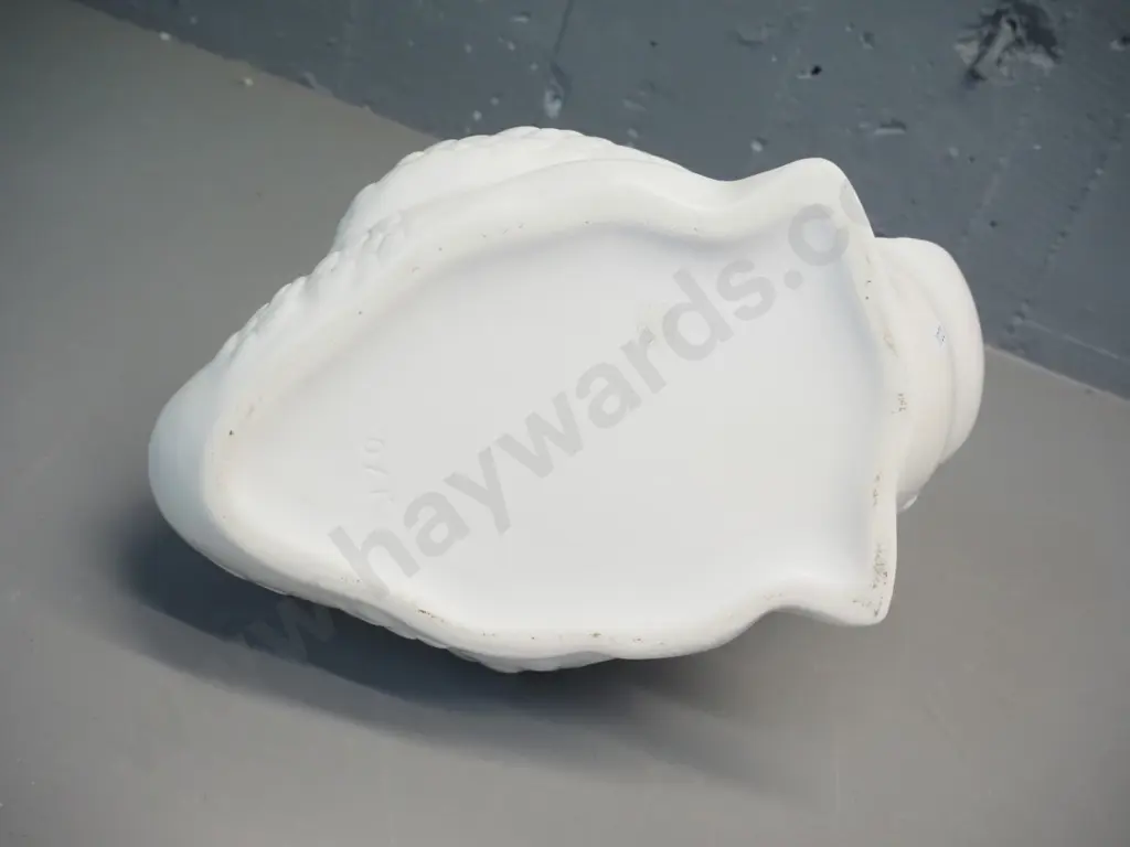 large white Crown Lynn swan No. 170 Image 1++