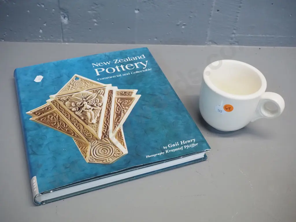 early Ambrico mug and Crown Lynn collector's book Image 1++