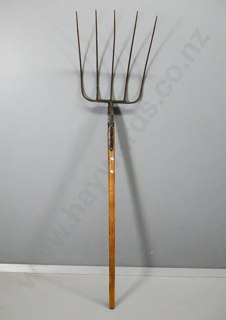 vintage pitchfork with hand-forged fork, timber handle L-1510 W-365 Image 1++