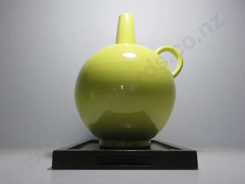 mid century Scandinavian modernist vase from the Swedish studio of Nittsjö  H-370 Image 1++