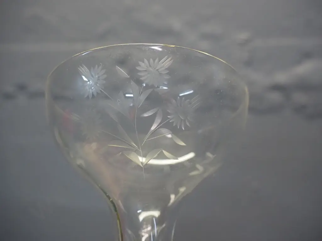 8 hollow-stemmed champagne glasses, 3 different styles/sizes, 5 larger w/etched motif H-130, one with slight chip on rim Image 1++