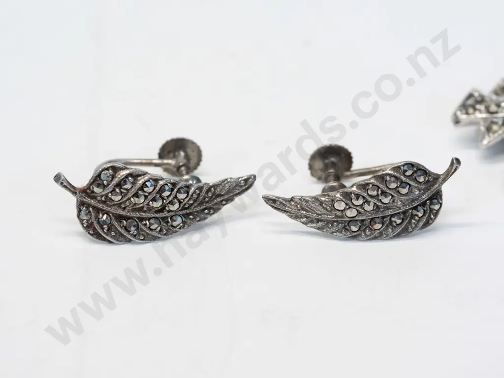 diamante brooch & earring [screw on not matching] Image 1++