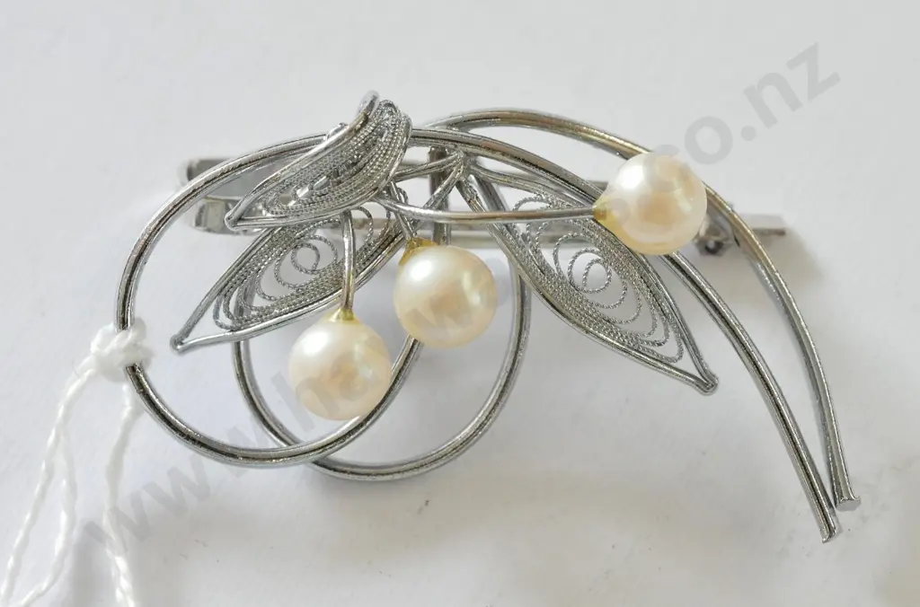 silver brooch with 3 white stones stamped silver Image 1++