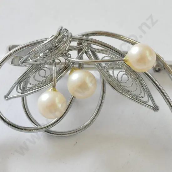 silver brooch with 3 white stones stamped silver