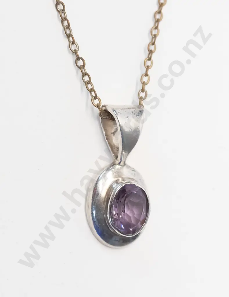 silver pendant with 9.7 oval amehtyst in rubover mount fine link chain no mark Image 1++