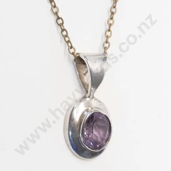 silver pendant with 9.7 oval amehtyst in rubover mount fine link chain no mark