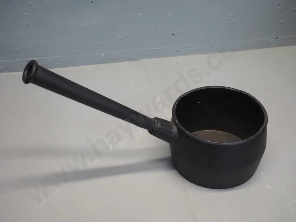 vintage cast iron long-handled pot marked J&J Siddons, West Bromwich, 2 pint, No. 3 - Pot D-140 L-350 Image 1++