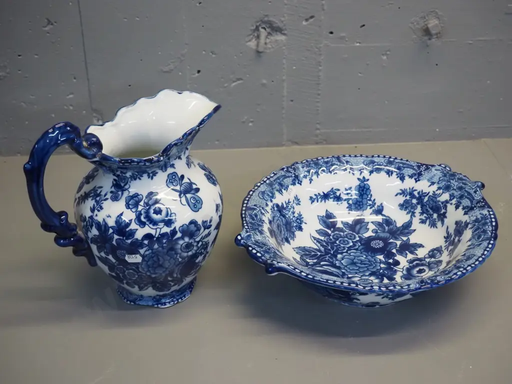 reproduction blue & white porcelain wash basin and jug, no maker's marks - jug H240 W230 Image 1++